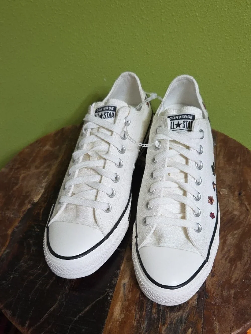 Authentic Converse All Stars Laced Up Shoes Sneakers White Floral Embroidered.